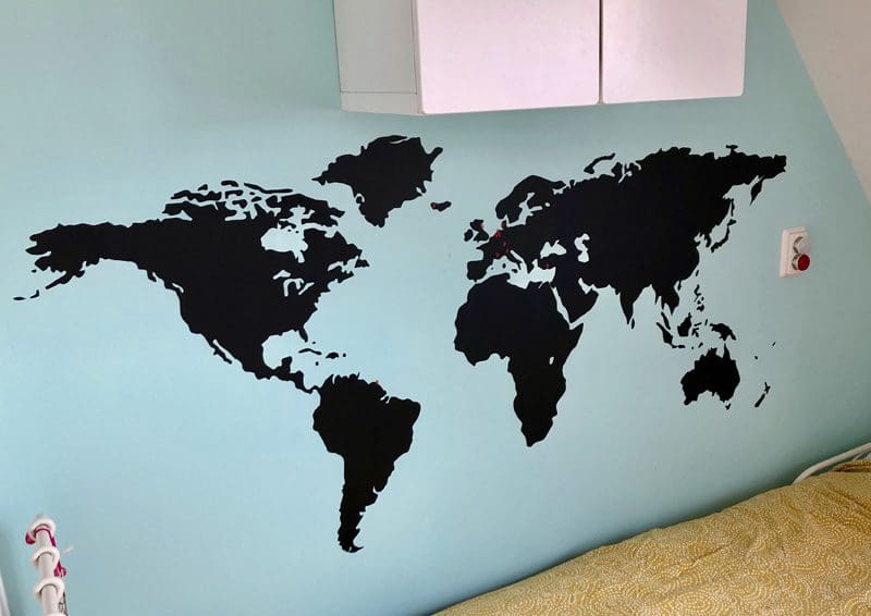 Waar jij geweest? Op deze wereldkaart muursticker kun je een pin zetten! Voormijnkleintje.nl
