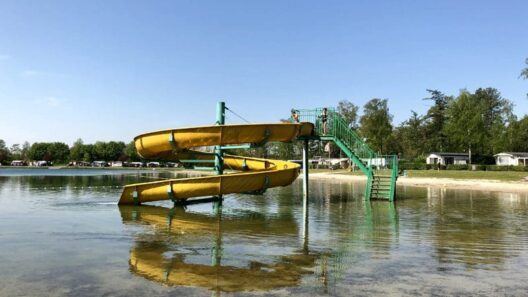 vakantiepark met recreatieplas